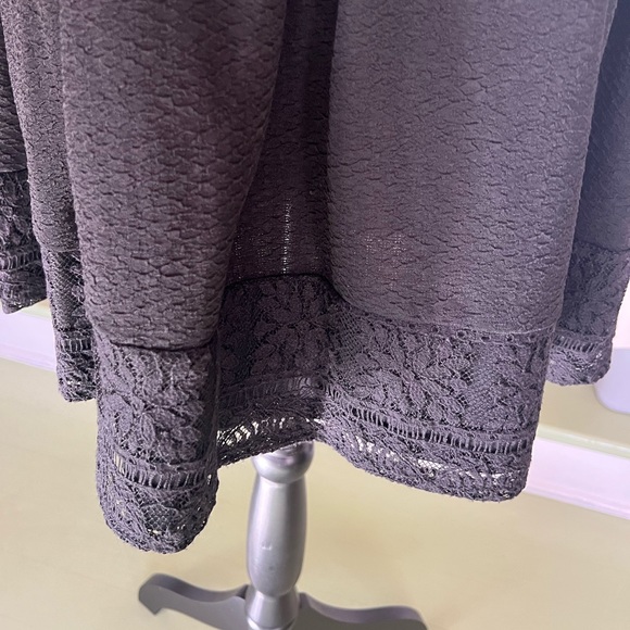 Xhileration Black Open-Back Dress with Lace Detailing and Side Zipper - Picture 2 of 5